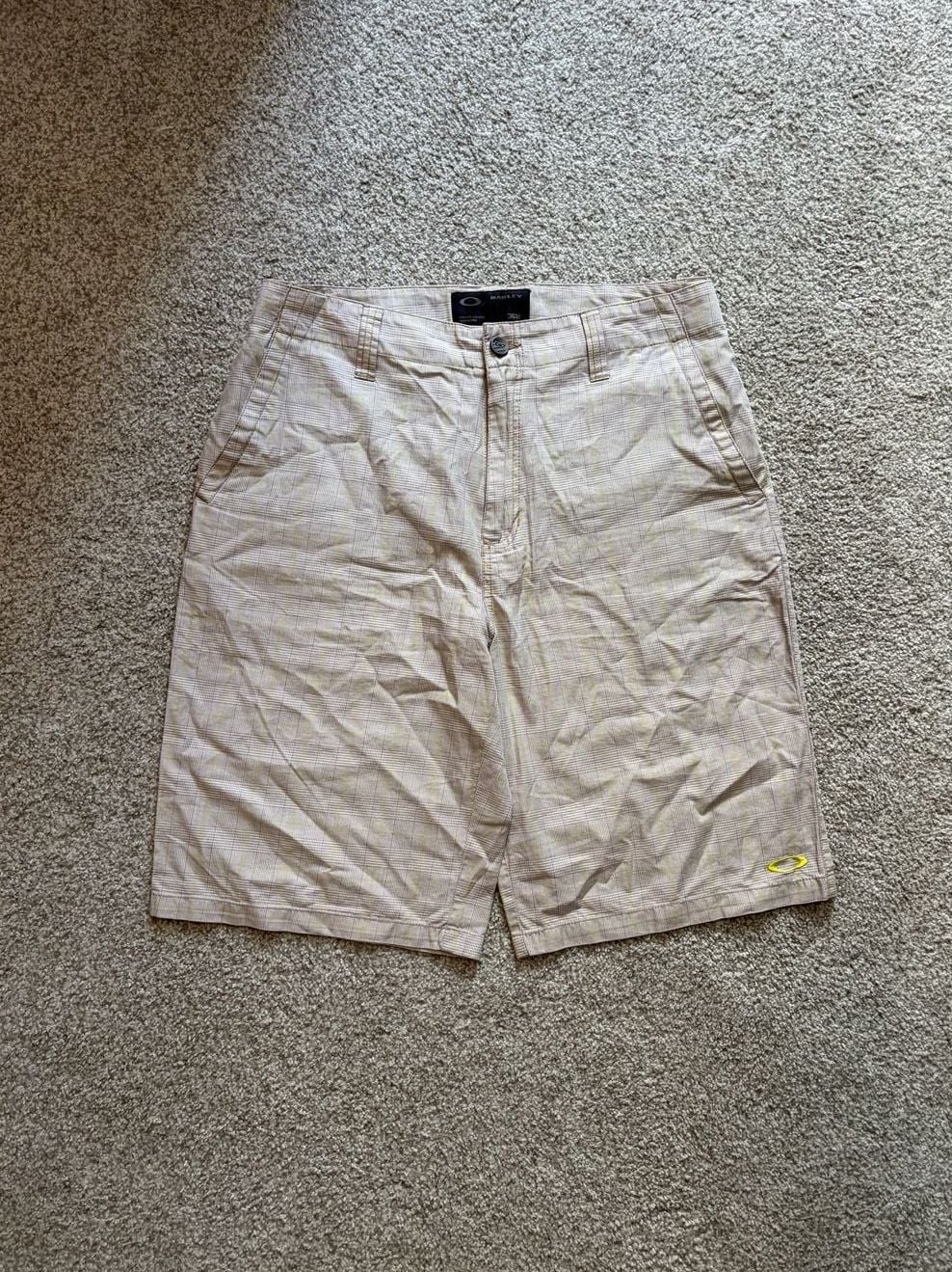 Oakley Plaid Casual Shorts Size 36W Beige Yellow Striped 3