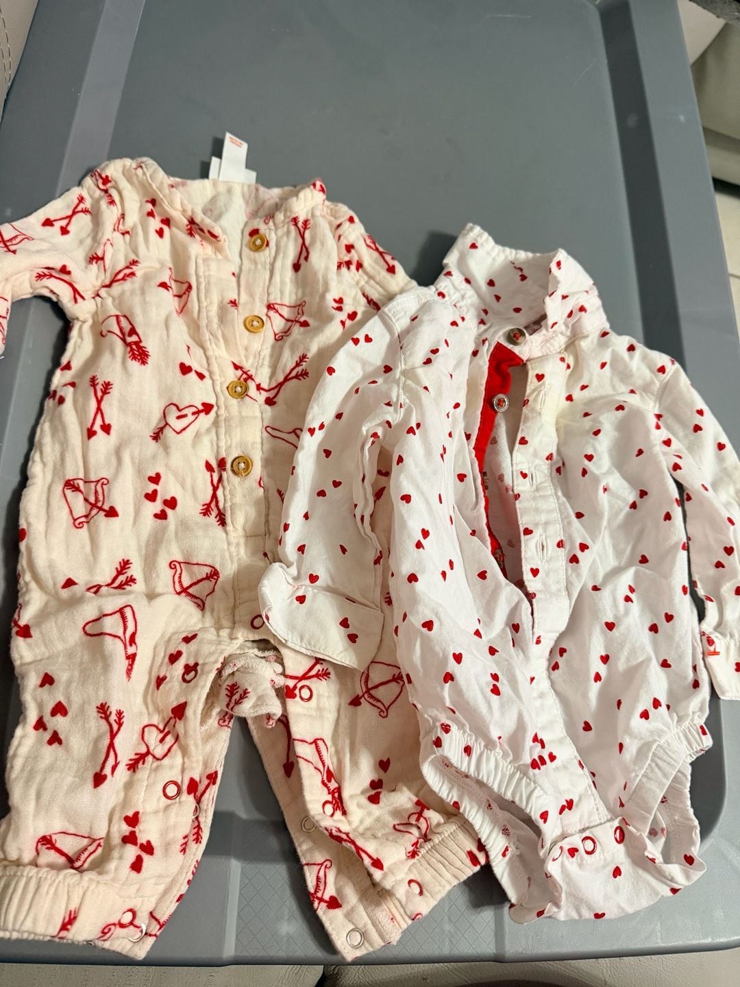 Cat & Jack Baby Valentine's Day Romper Size 0-3M White Hearts 1