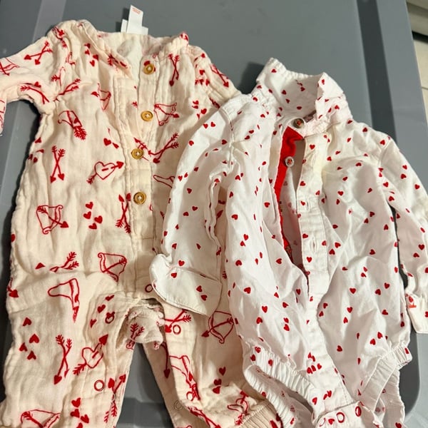 Cat & Jack Baby Valentine's Day Romper Size 0-3M White Hearts