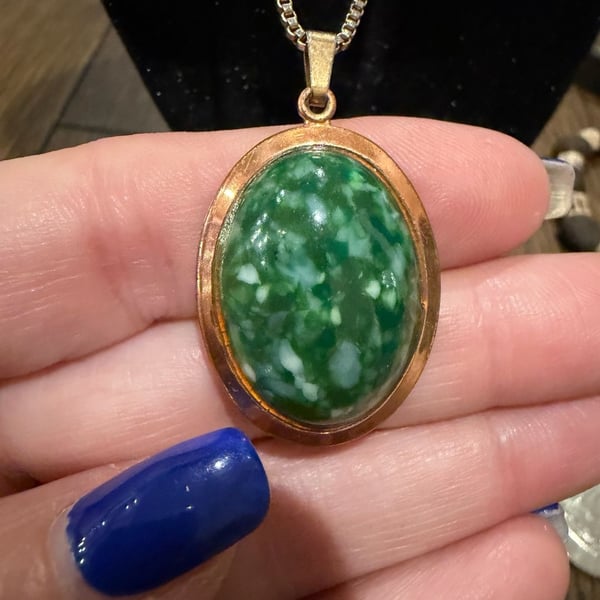 Vintage  Gold Filled Green Stone Oval Pendant Necklace