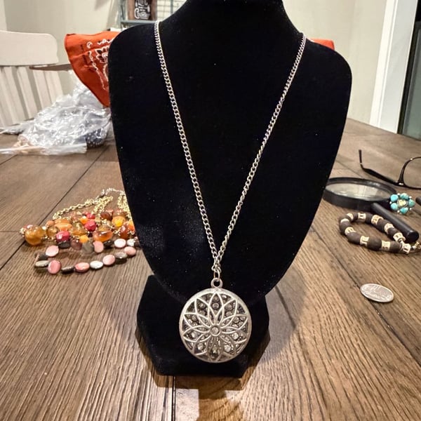 Paparazzi Naturally Nirvana Tree of Life Necklace Silver Floral Pendant