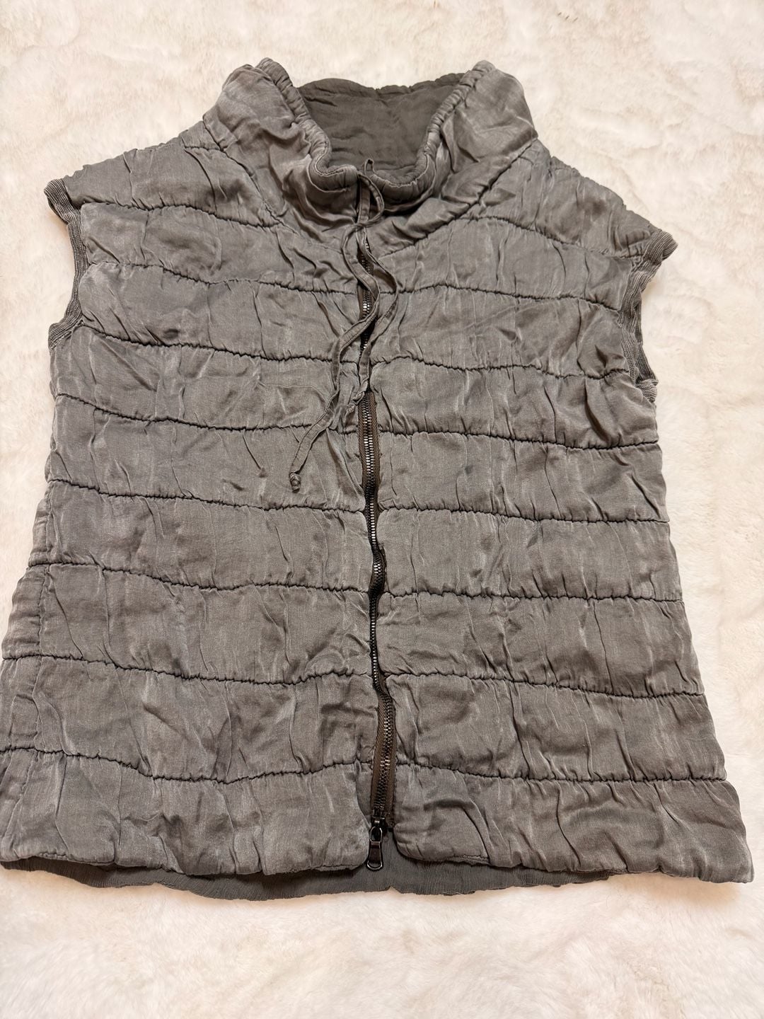Transit Par-Such Quilted Padded Silk Vest with Velour Inserts and Wide Collar 3