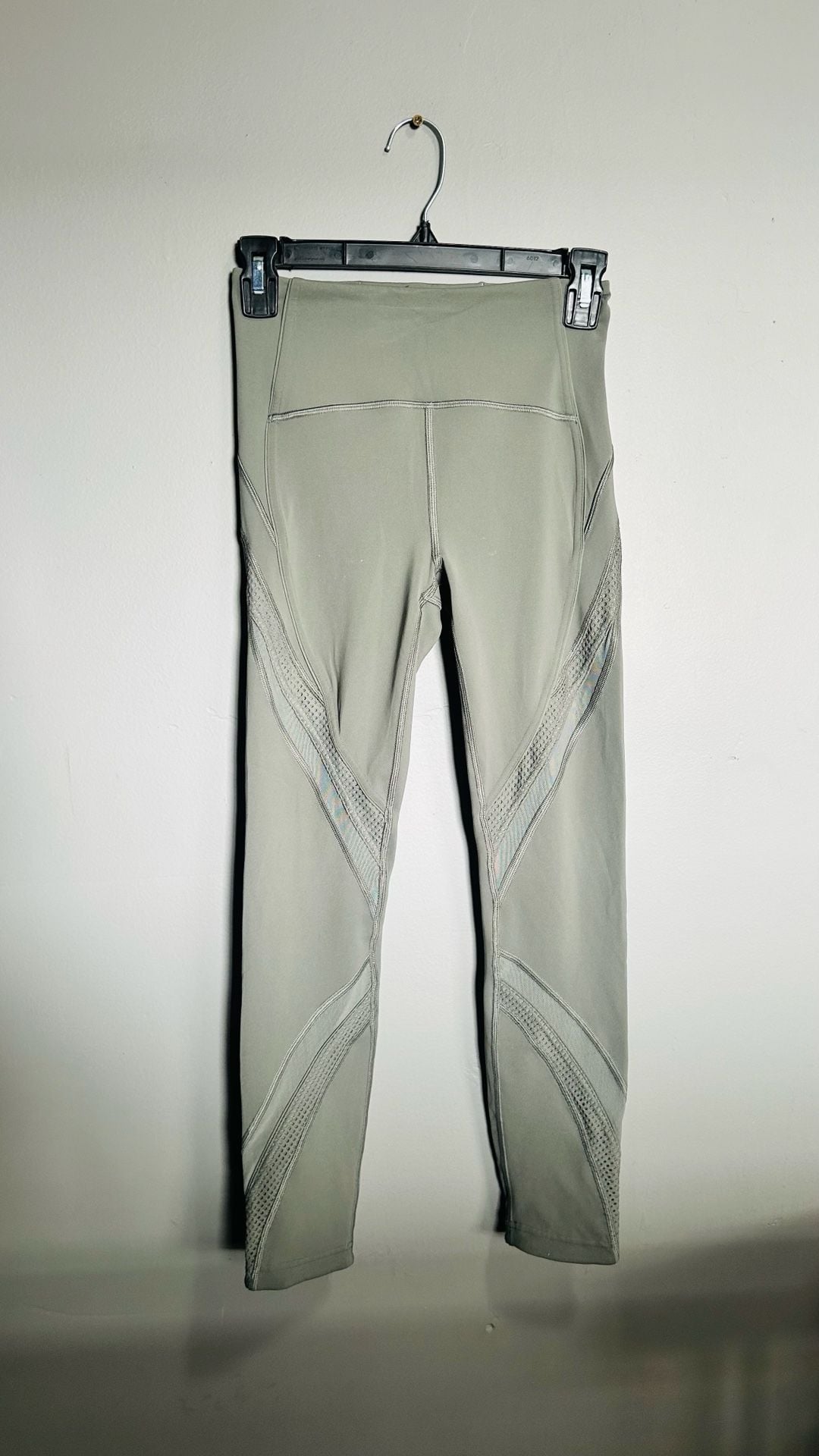 Lululemon Bootcamp Ready Tight Leggings Size 4 Sage Green. Pc 139 2