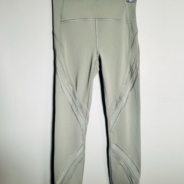 Lululemon Bootcamp Ready Tight Leggings Size 4 Sage Green. Pc 139