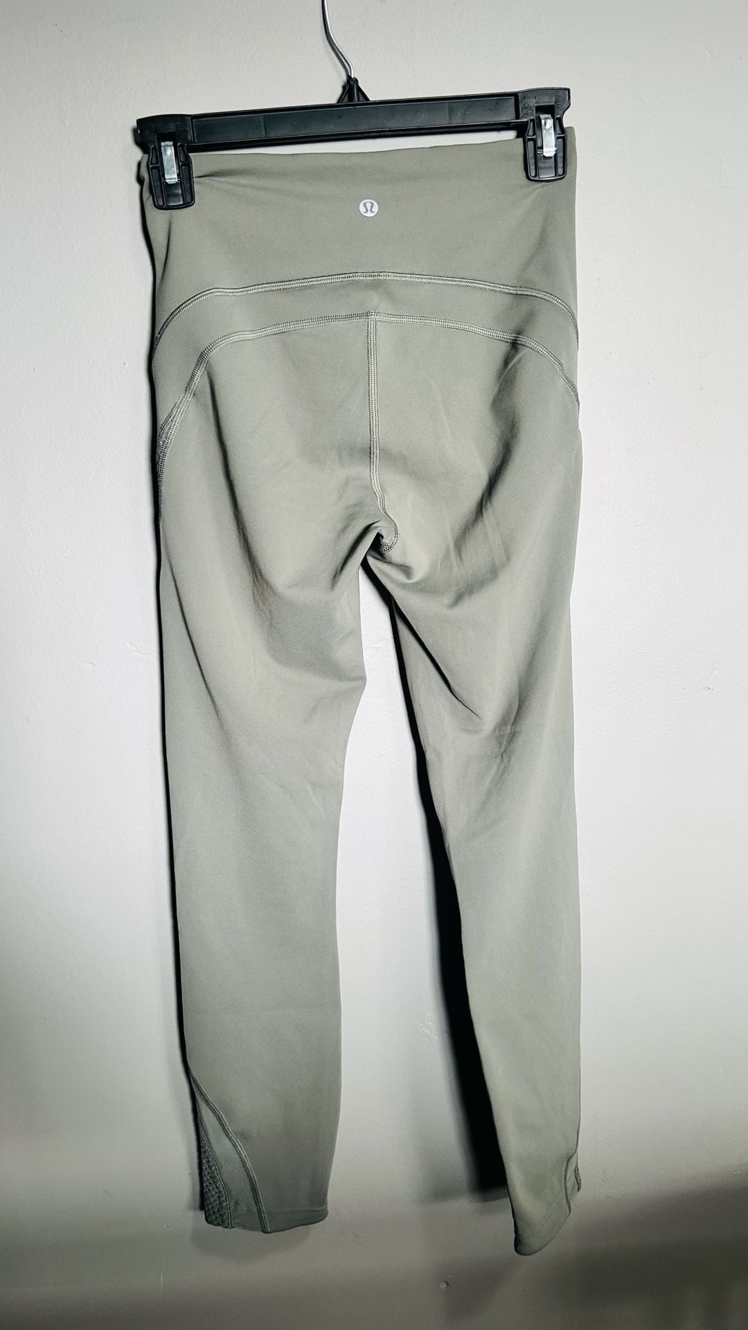 Lululemon Bootcamp Ready Tight Leggings Size 4 Sage Green. Pc 139 3