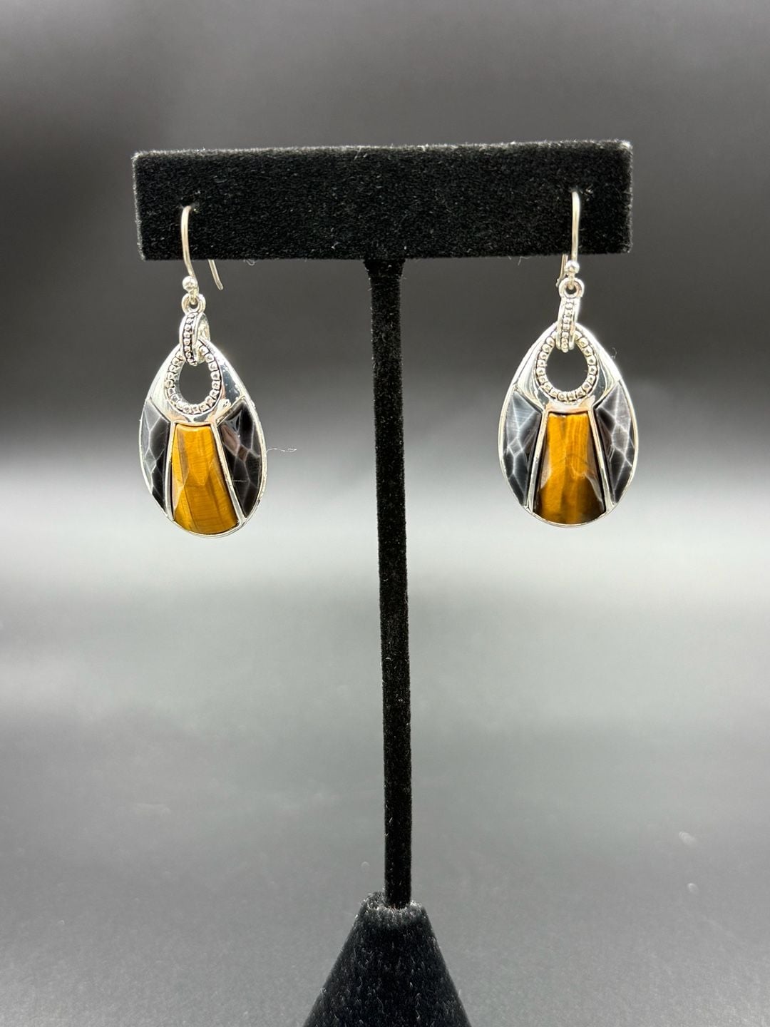 Vintage Monet Inlaid Tiger's Eye & Black Onyx Dangle Drop Earrings Signed 2