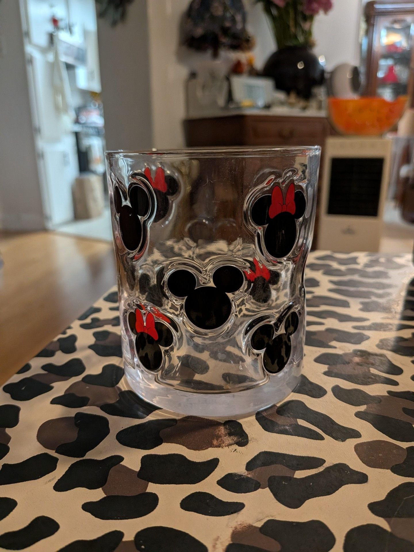 Disney Minnie Mouse Embossed Glass Tumbler 1