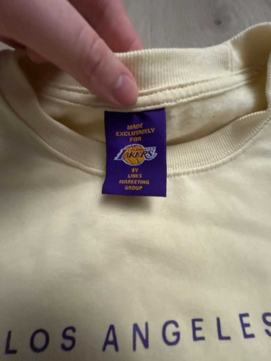 Los Angeles Lakers Holiday Sweatshirt Sz XL Cream Pullover Fleece Crewneck 4