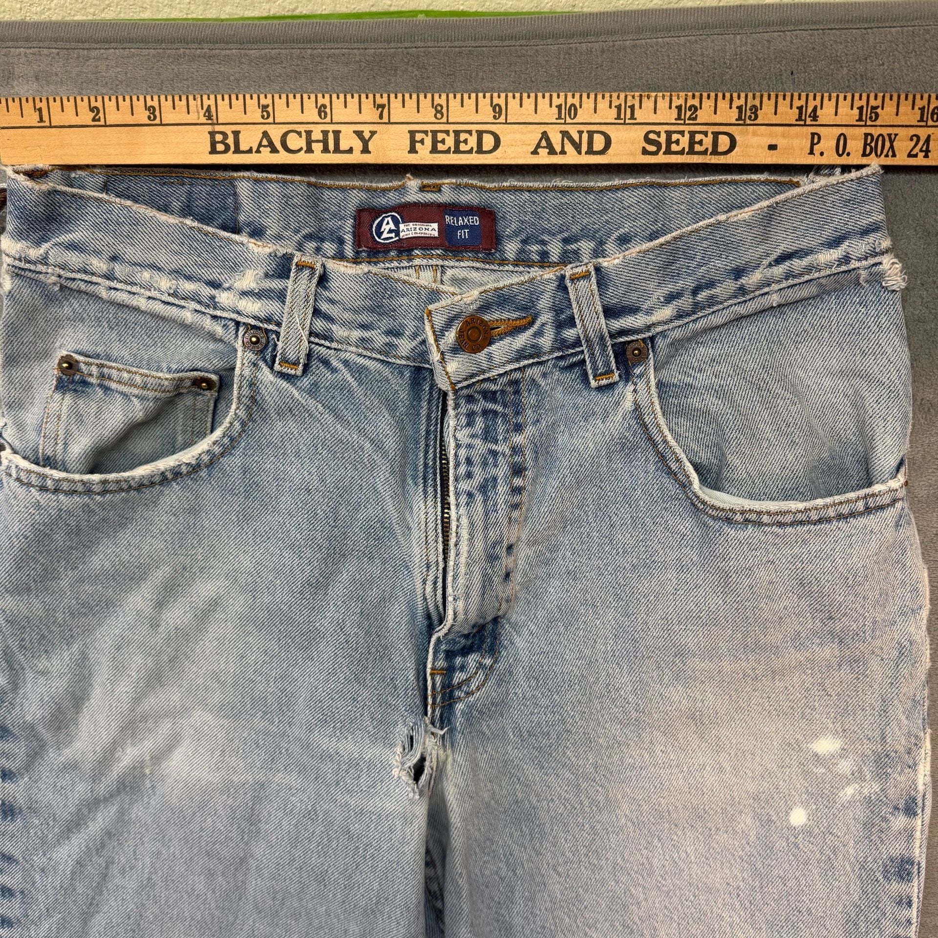 Distressed 32x33 vintage Arizona Jean Co. Light Wash Vintage Jeans Frayed 3