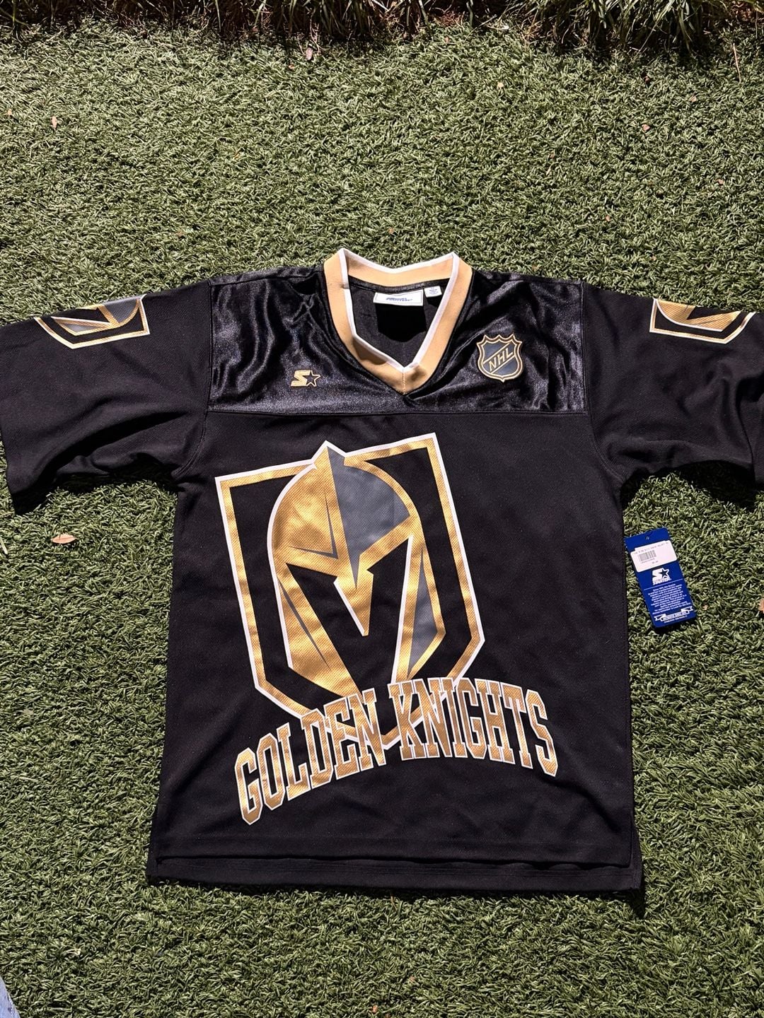 Starter Vegas Golden Knights Jersey Size M Black Gold Helmet V-Neck 2