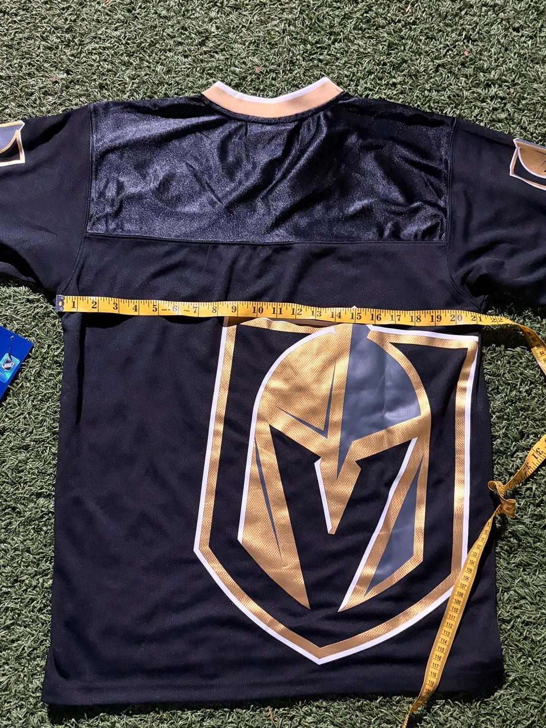 Starter Vegas Golden Knights Jersey Size M Black Gold Helmet V-Neck 6