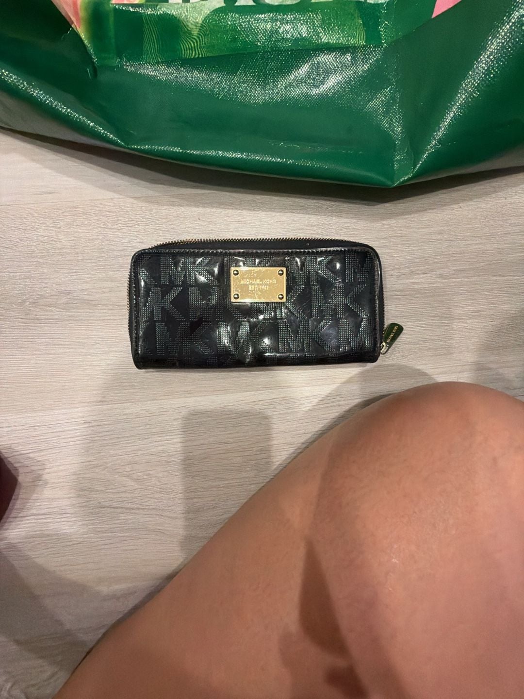 MICHAEL KORS est 1981 Black Wallet 2