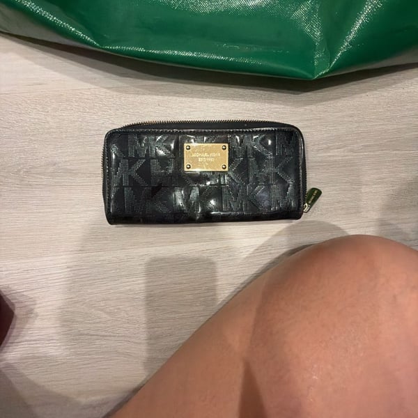 MICHAEL KORS est 1981 Black Wallet