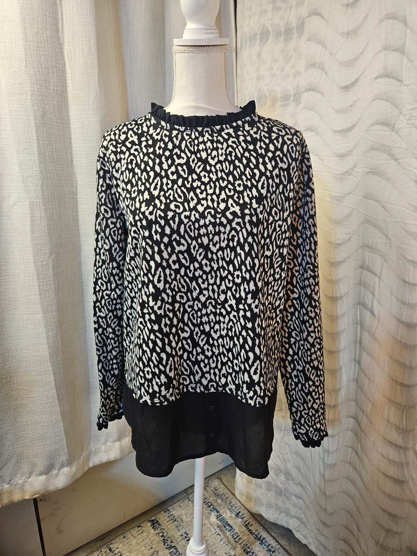 ELLE Black & White Animal Print Layered Sweater Size Large 3