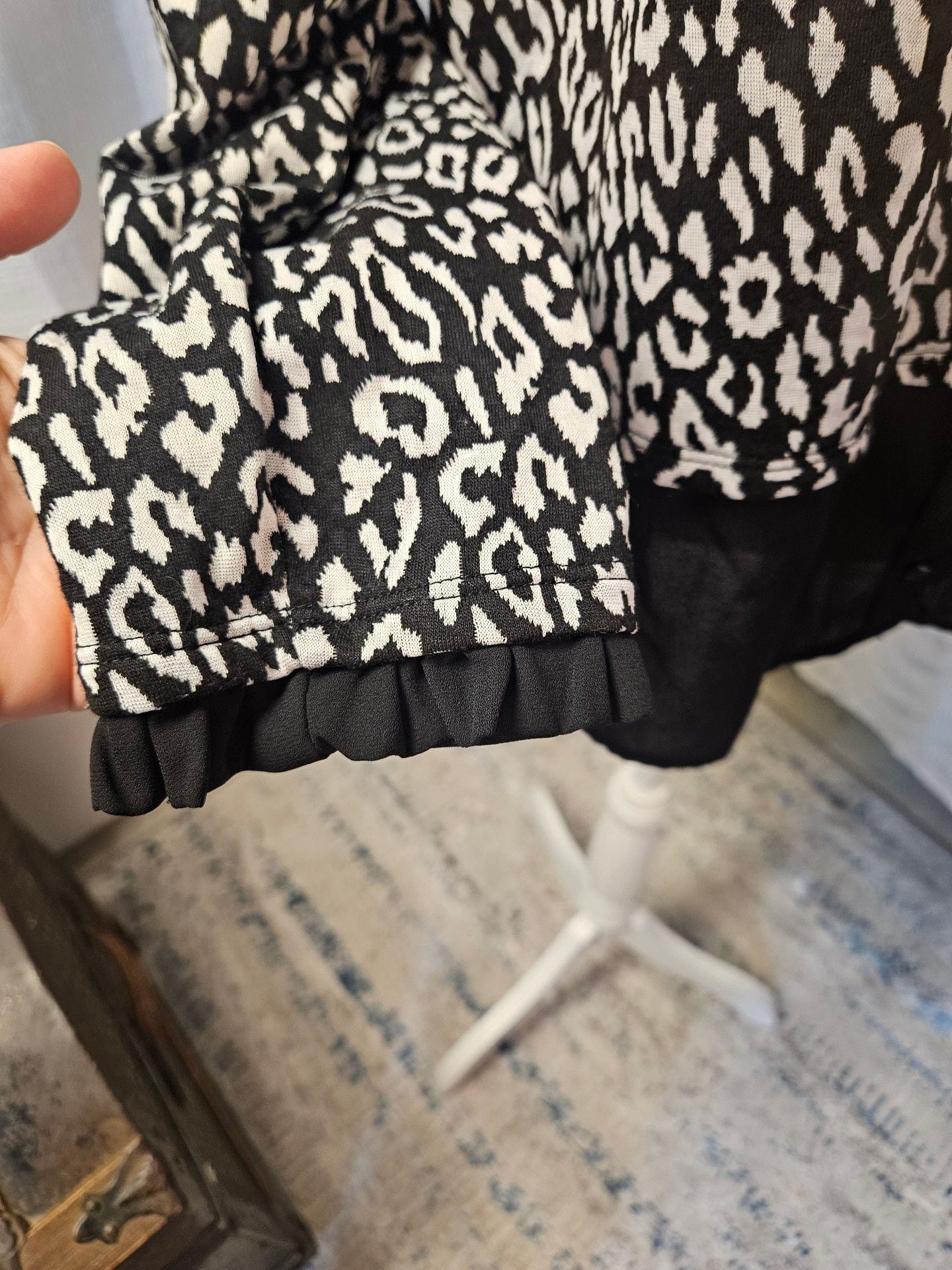 ELLE Black & White Animal Print Layered Sweater Size Large 6
