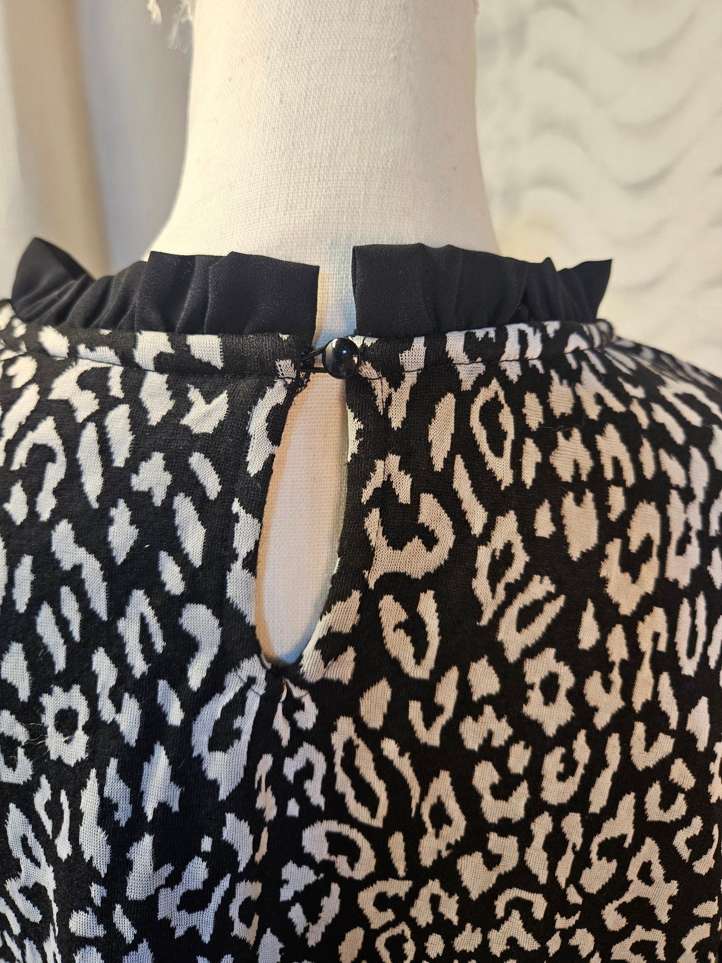 ELLE Black & White Animal Print Layered Sweater Size Large 8