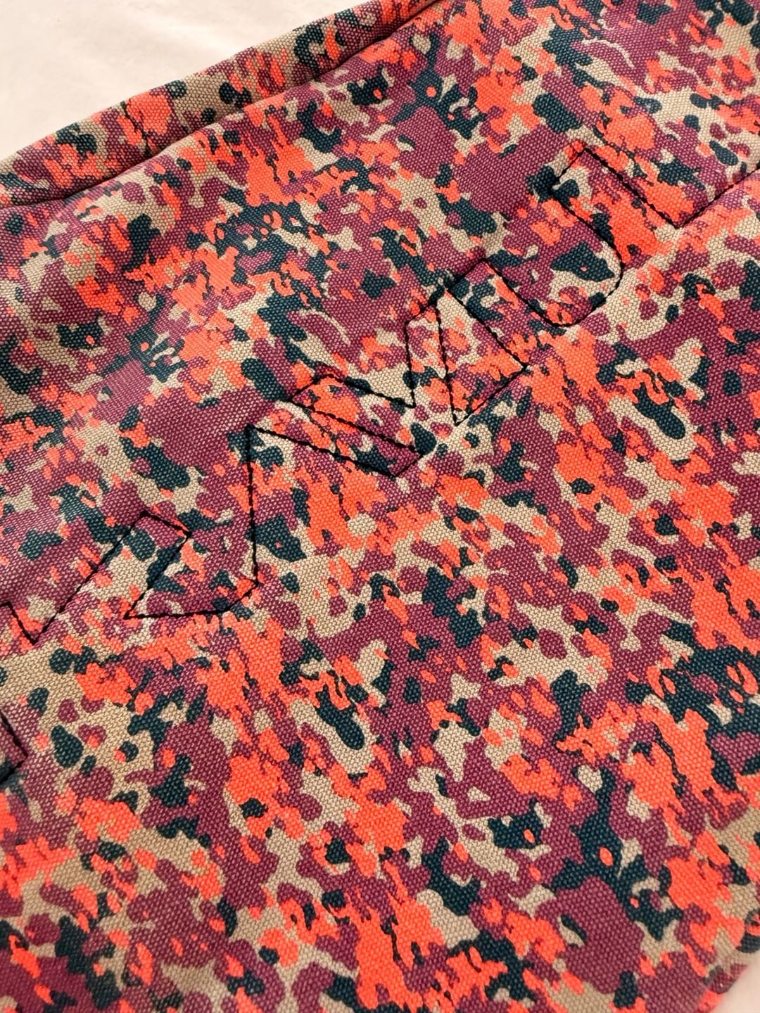 Kavu women’s sling bag pink camo standard size 11