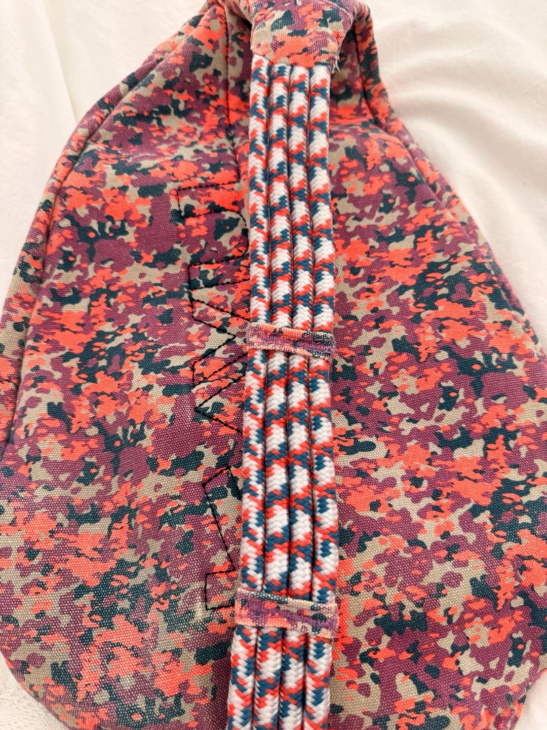 Kavu women’s sling bag pink camo standard size 12