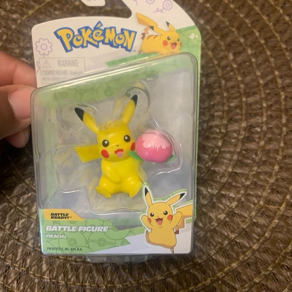 Jazwares Pokemon Battle Figure Pikachu Pecha Berry