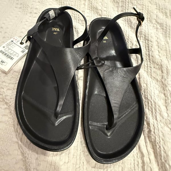 Zara Flat Sandal Size 40 Black Ankle Strap Thong Shoes