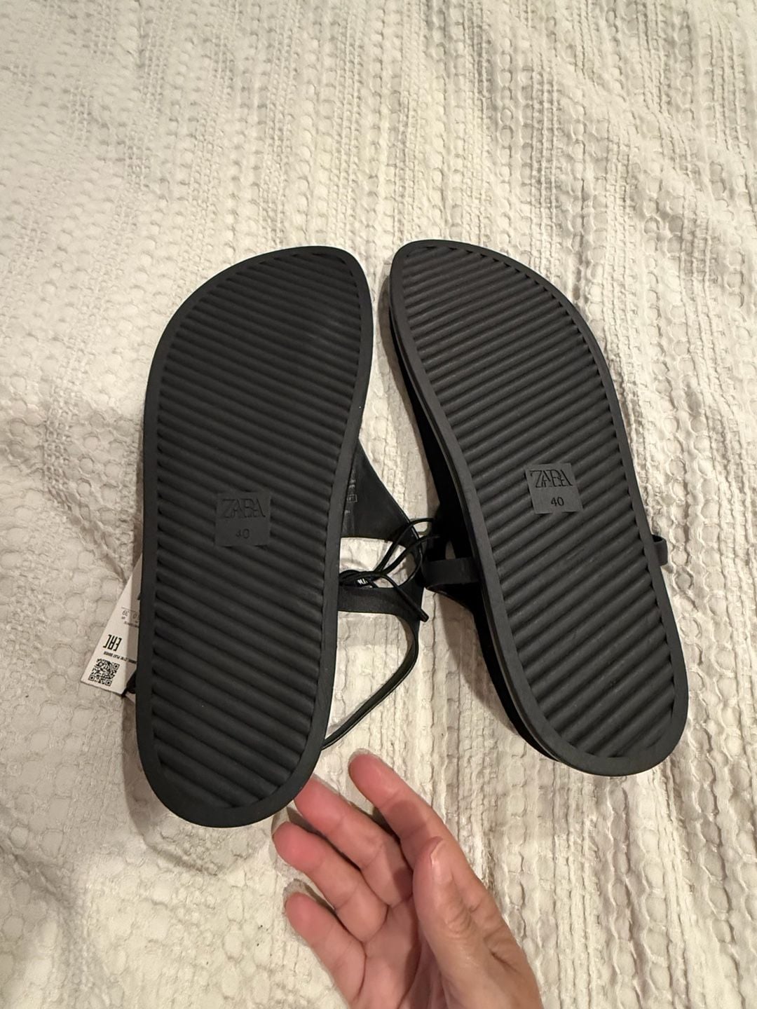 Zara Flat Sandal Size 40 Black Ankle Strap Thong Shoes 6