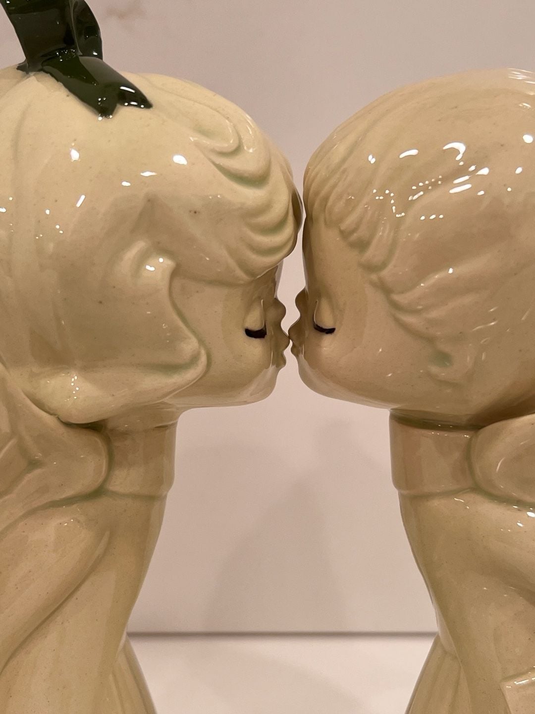Vintage Ceramic Kissing Angels Boy And Girl Figurines Grandmacore Holiday 9