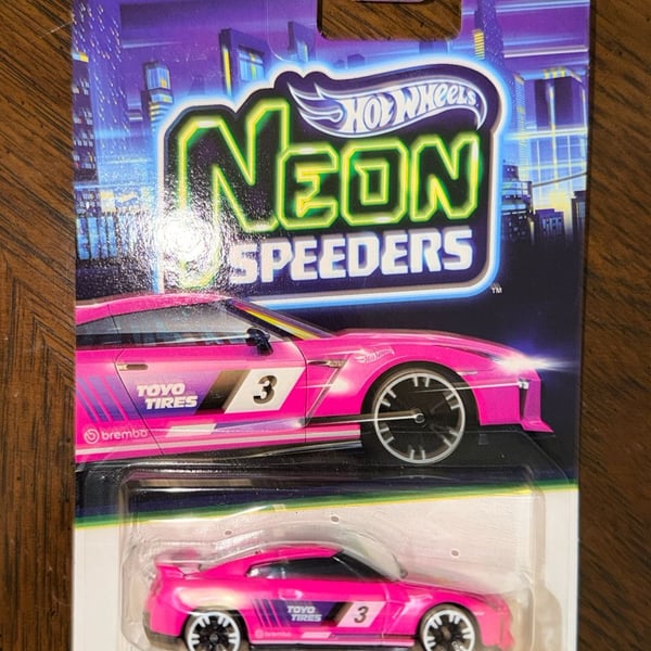 Hot Wheels Neon Speeders 2017 Nissan GT-R (R35) Pink
