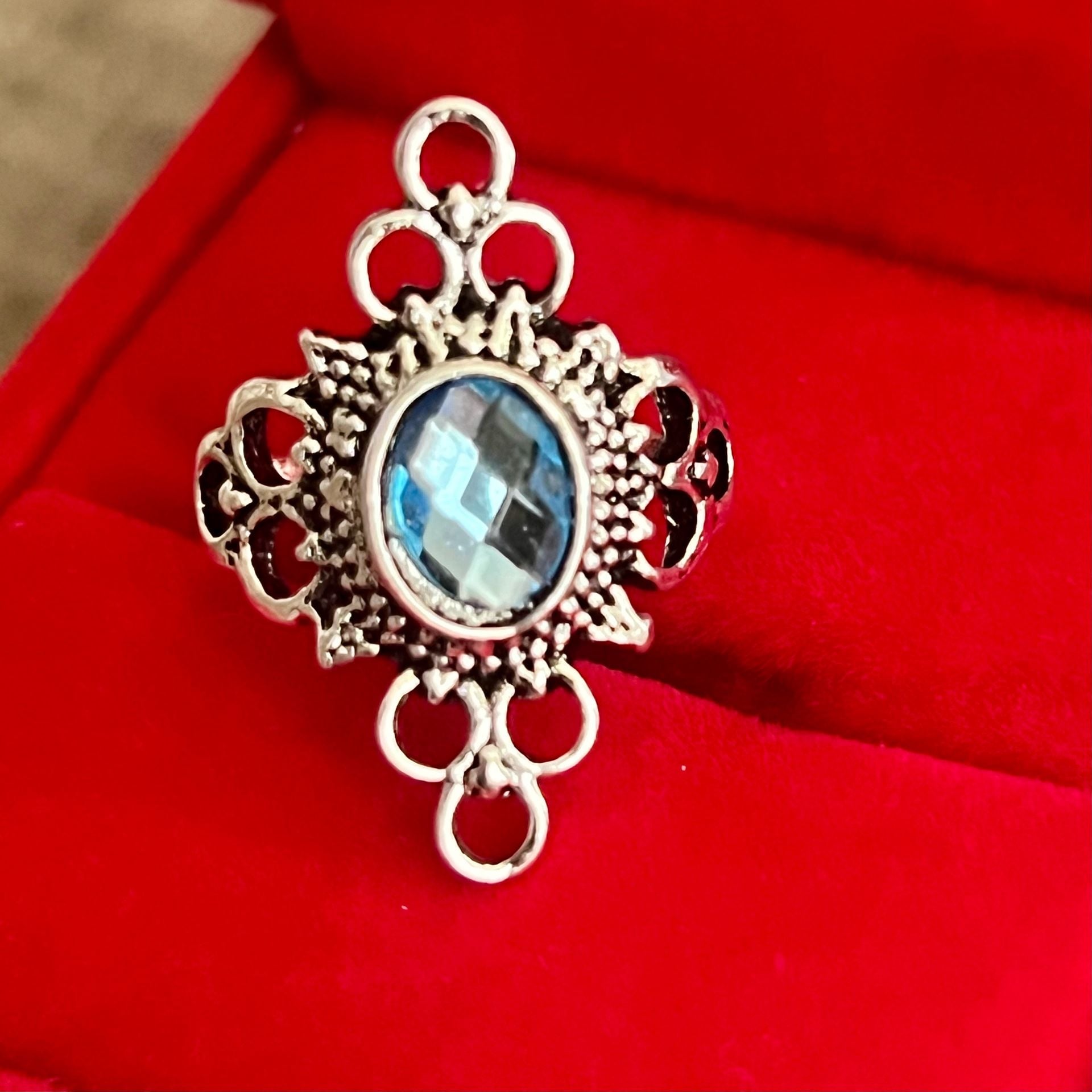 Vintage Boho Blue Crystal Ornate Silver Ring Size 6 4