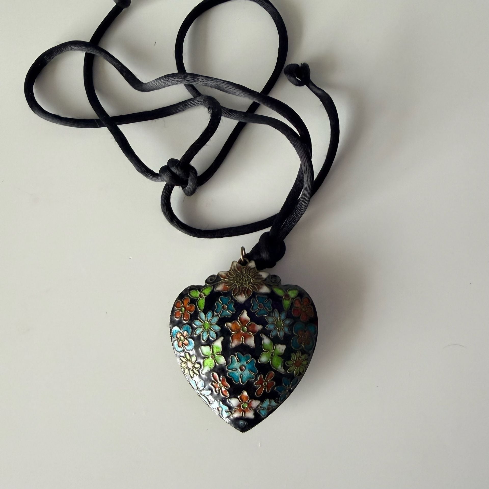 Vintage Cloisonne Enamel Puffy Heart Necklace Blue Flower Pendant Reversible 3