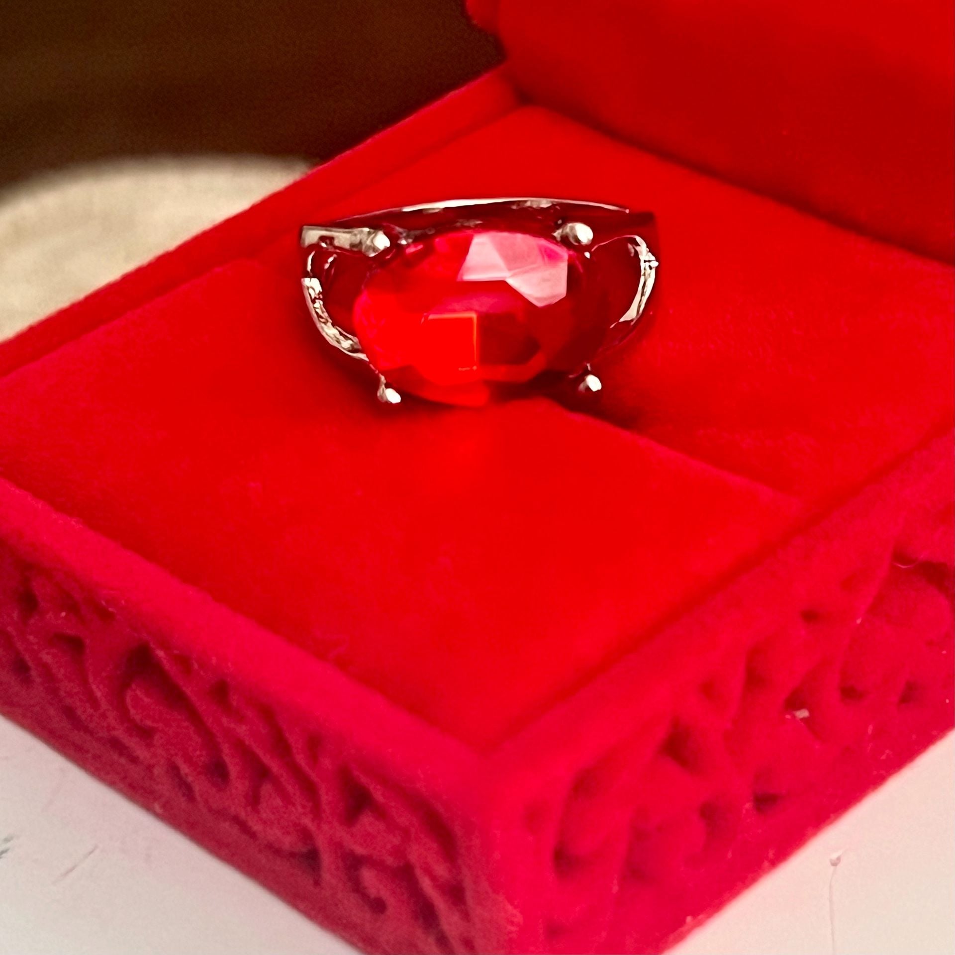 Vintage Silver Large Red Crystal Oval Cocktail Ring Size 8 4