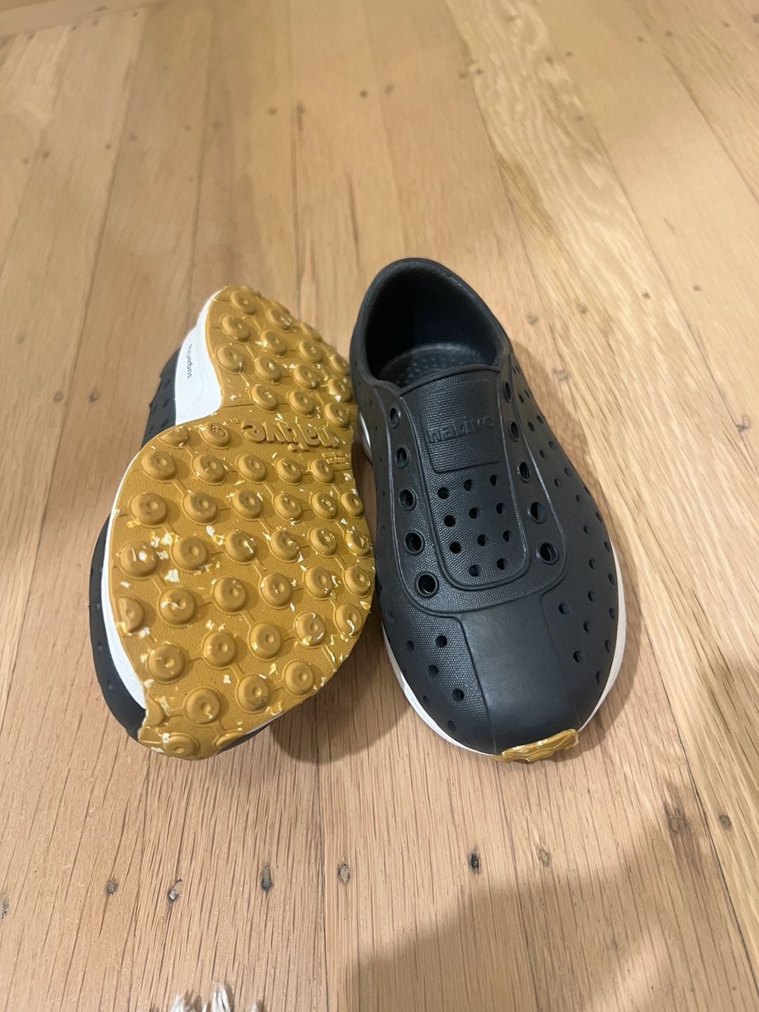 Native Shoes Jefferson Slip-On Sneaker Size 8C Black Shell White 7