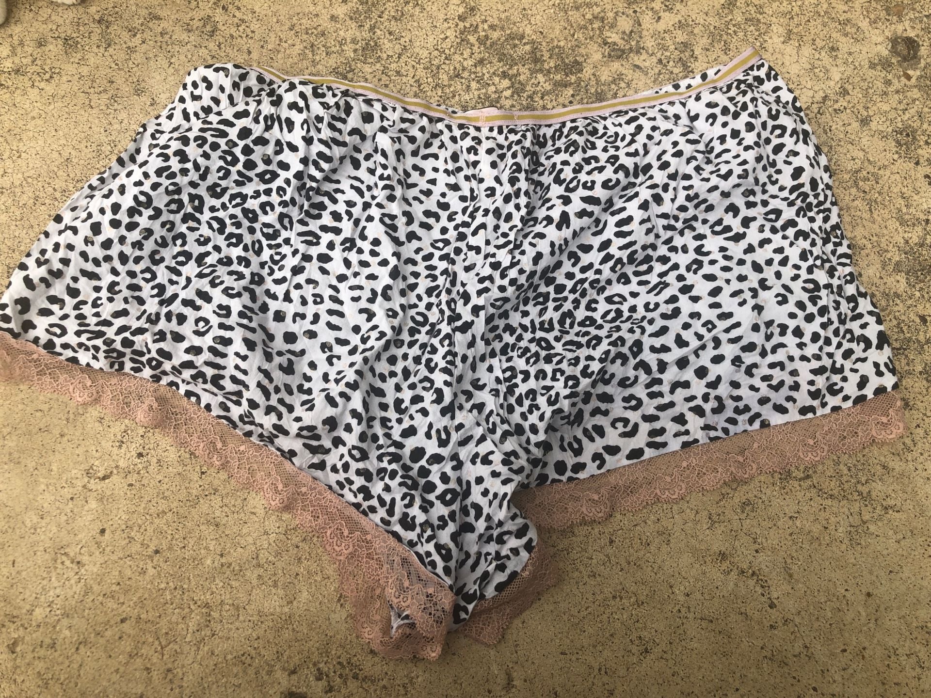 Victoria's Secret Leopard Print Pajama Sleep Shorts Size L White Lace Trim 3