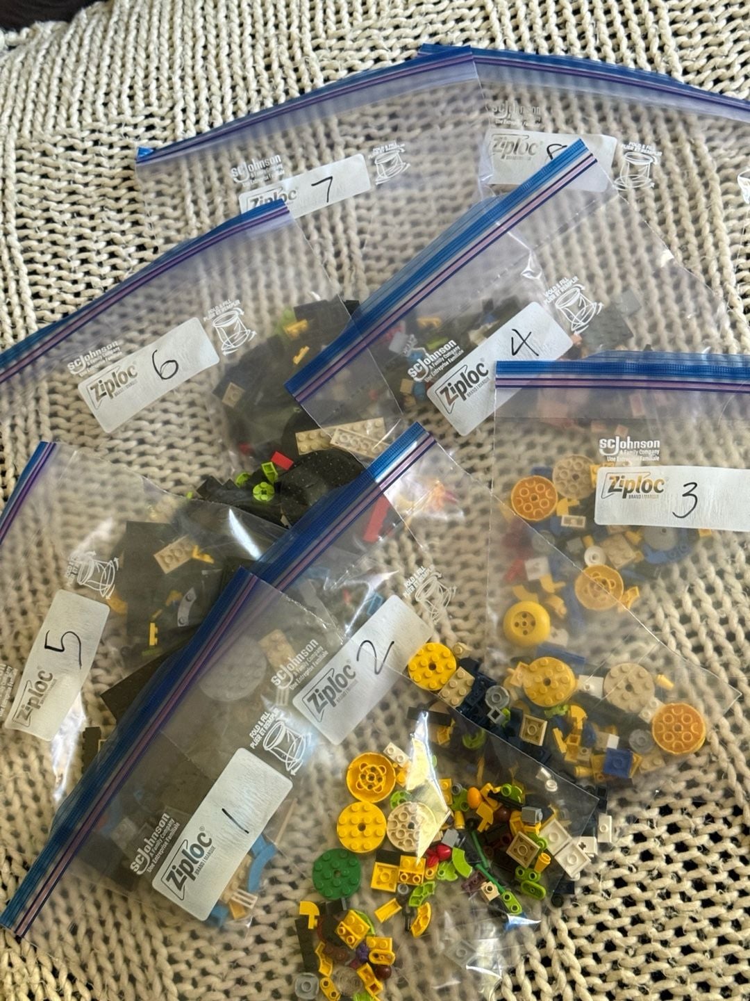 LEGO Gru and Minions 75582 Set 100% Complete with Sorted Bags and Manual 2 2