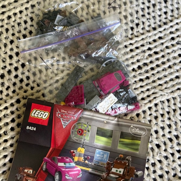 LEGO Cars 2 Mater's Spy Zone Set 8424 100% Complete w/ Sorted Bags and Manual
