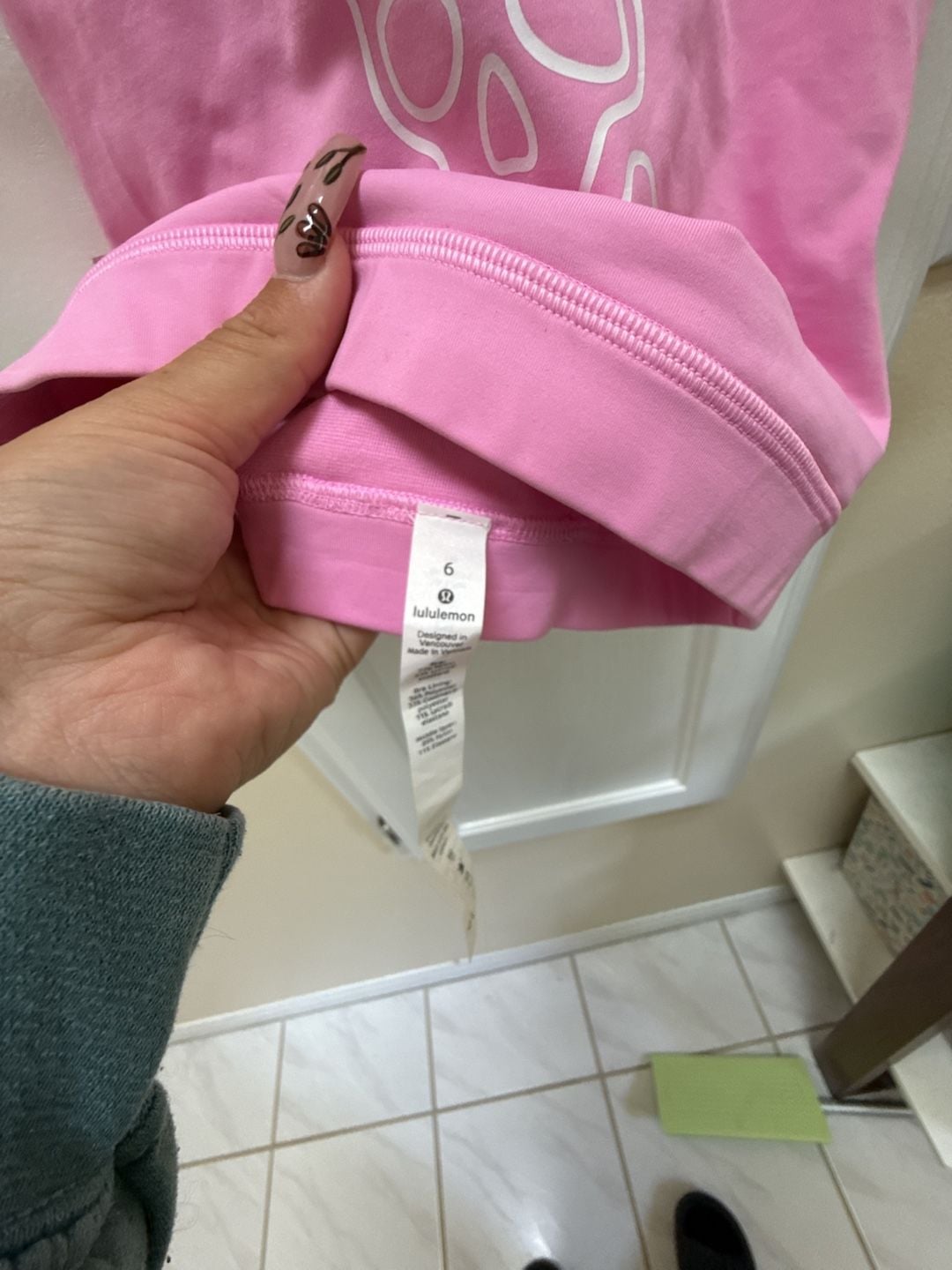 Lululemon x SoulCycle Sports Bra Size 6 Pink Skull Crop Top 3