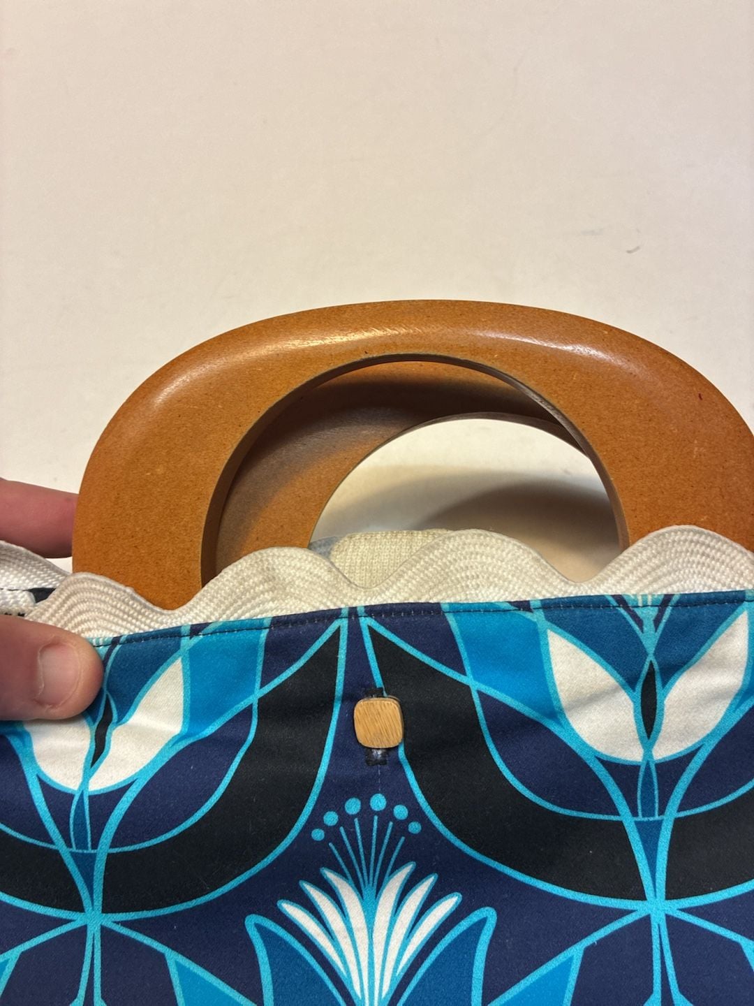 Lesley Evers Bonnie Bermuda Bag Geo Tulip Blue Wood Handle Purse 4