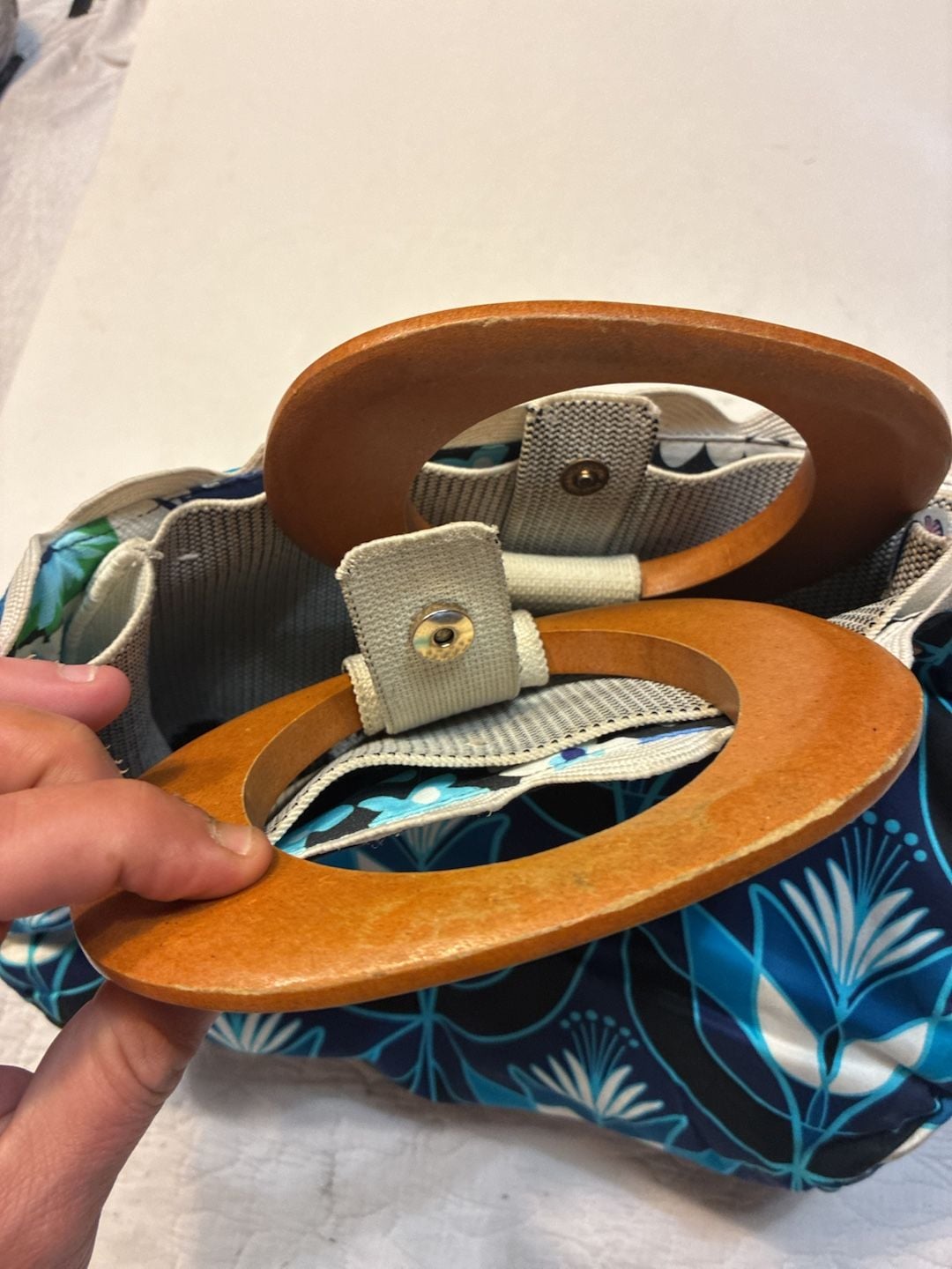 Lesley Evers Bonnie Bermuda Bag Geo Tulip Blue Wood Handle Purse 5