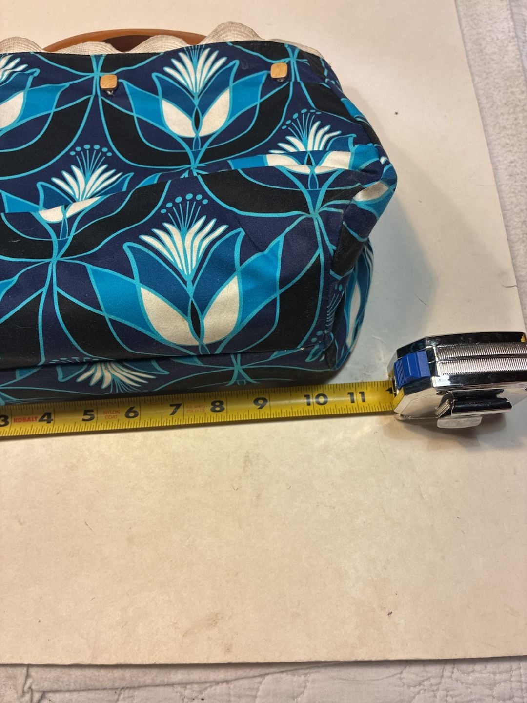 Lesley Evers Bonnie Bermuda Bag Geo Tulip Blue Wood Handle Purse 7