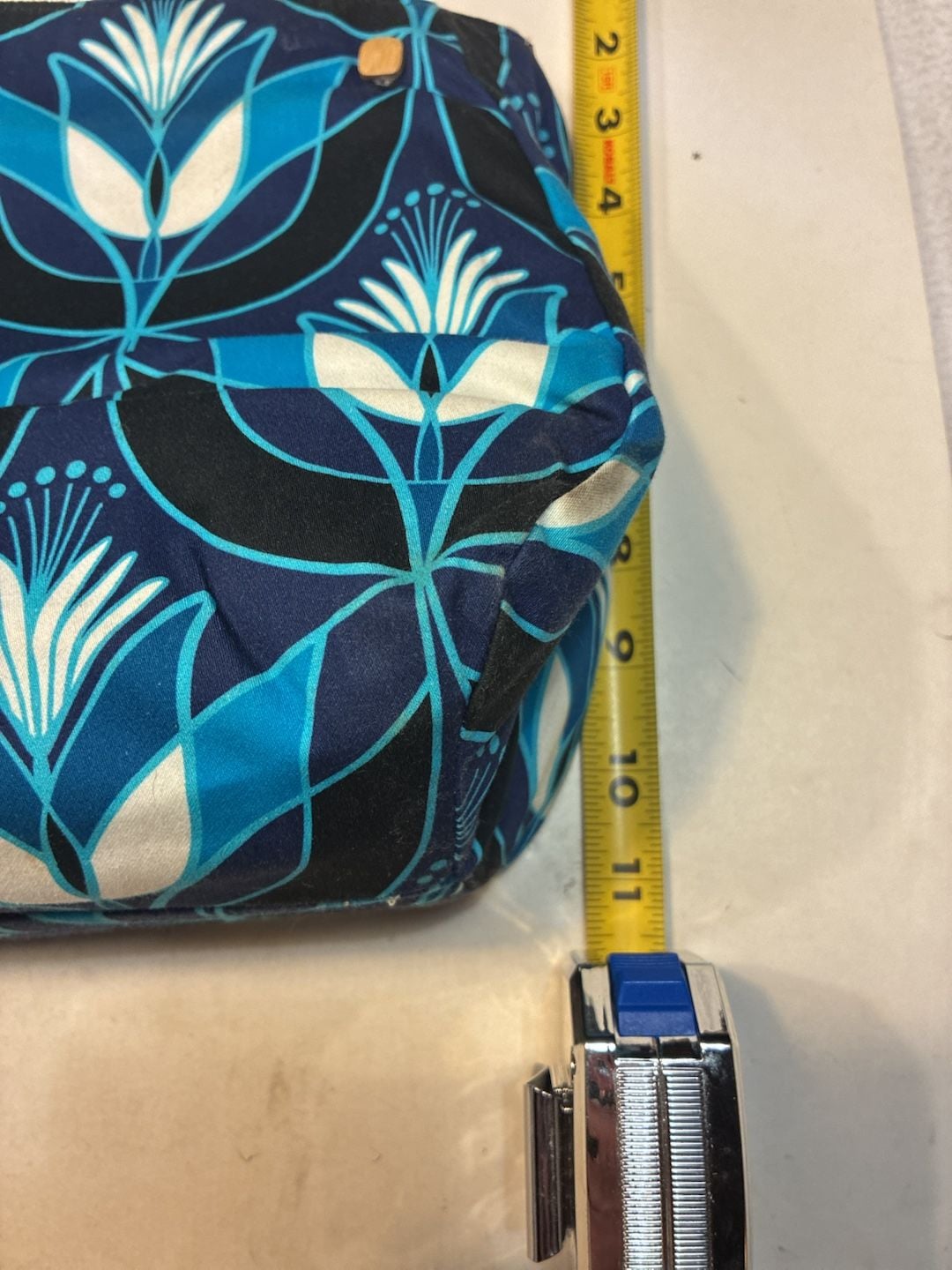 Lesley Evers Bonnie Bermuda Bag Geo Tulip Blue Wood Handle Purse 8