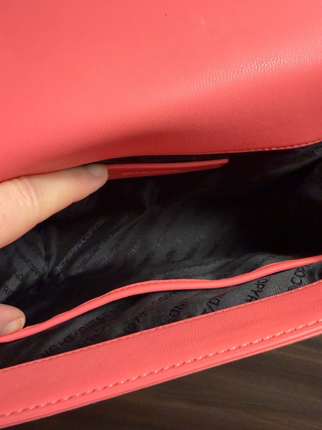 Diesel YBYS M Kendyzip Coral Leather Crossbody Y2K Style Logo Bag Rare 7