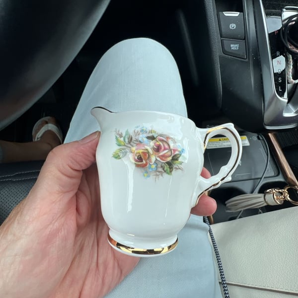 Vintage Duchess China Creamer
English Garden Roses, Gold Trim - ,