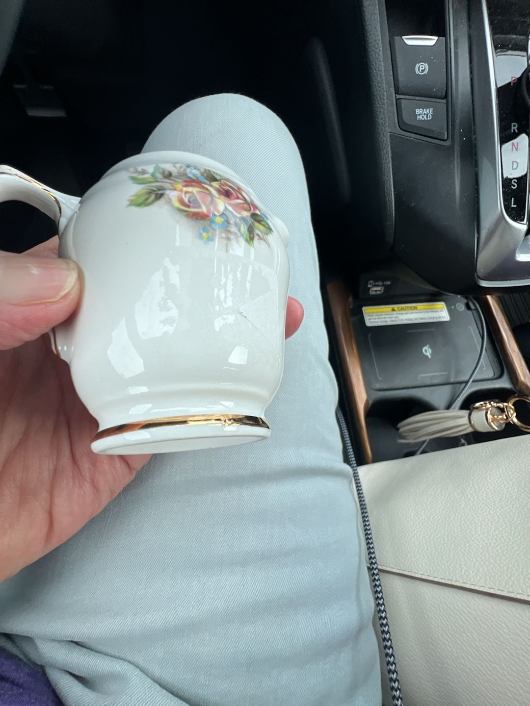 Vintage Duchess China Creamer
English Garden Roses, Gold Trim - , 6