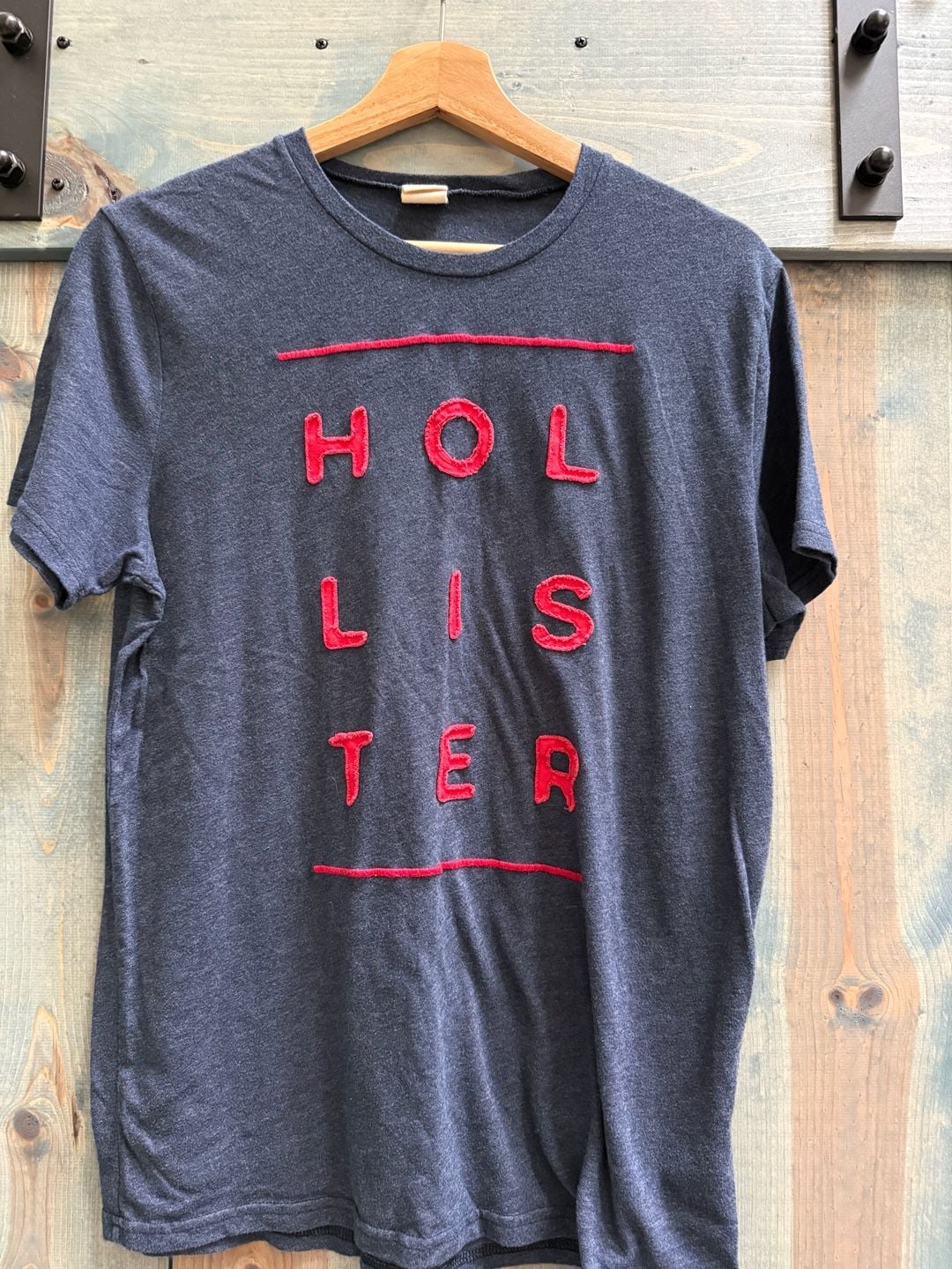Hollister Graphic T-Shirt Size L Blue Red Embroidered Logo 2