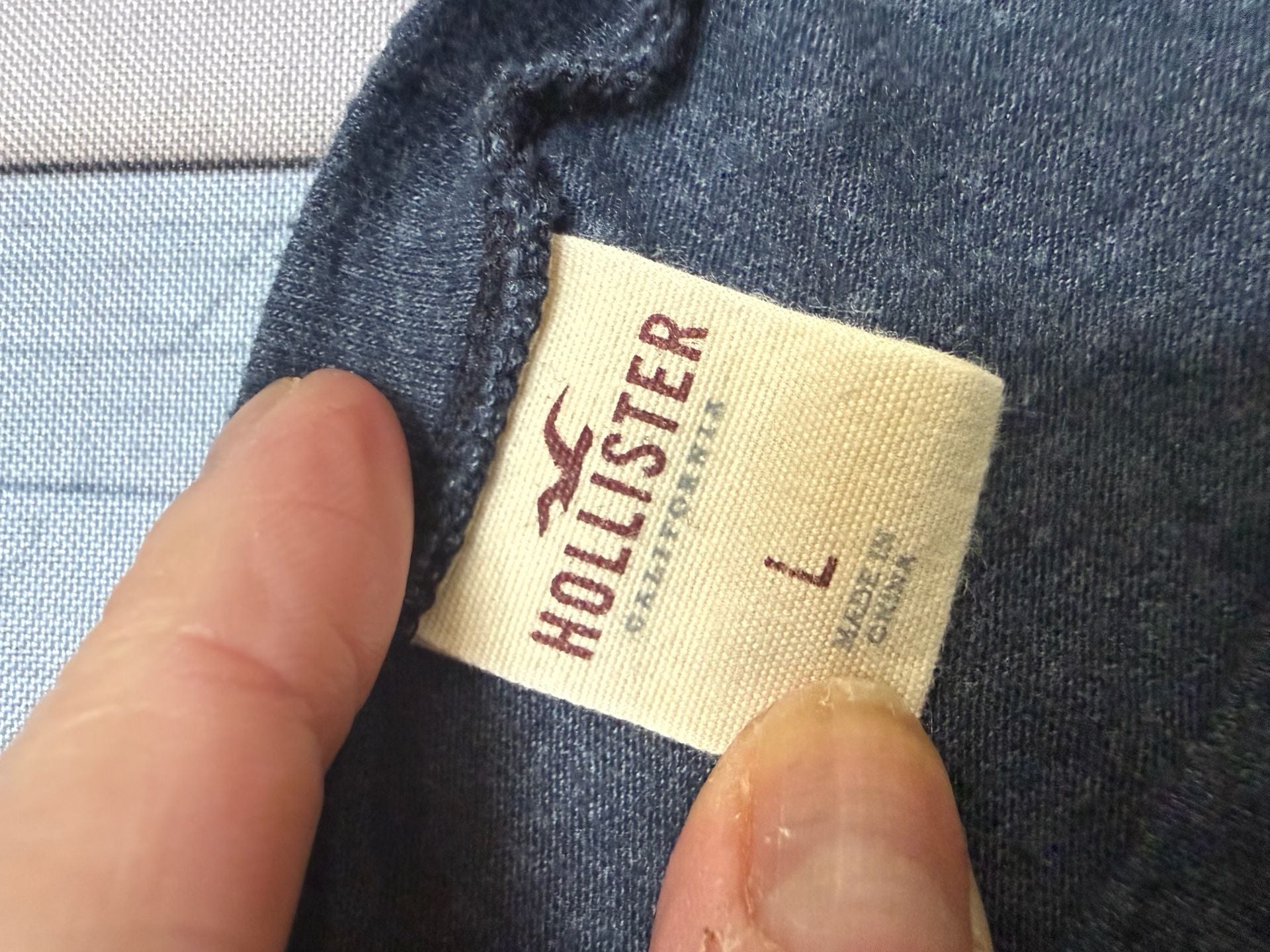 Hollister Graphic T-Shirt Size L Blue Red Embroidered Logo 3