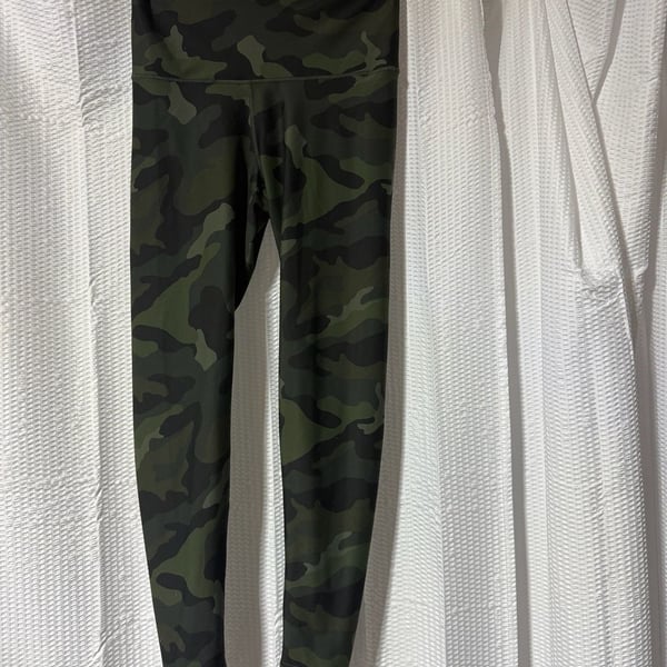 Old Navy Active Powersoft Camo Leggings Size L Green Camouflage