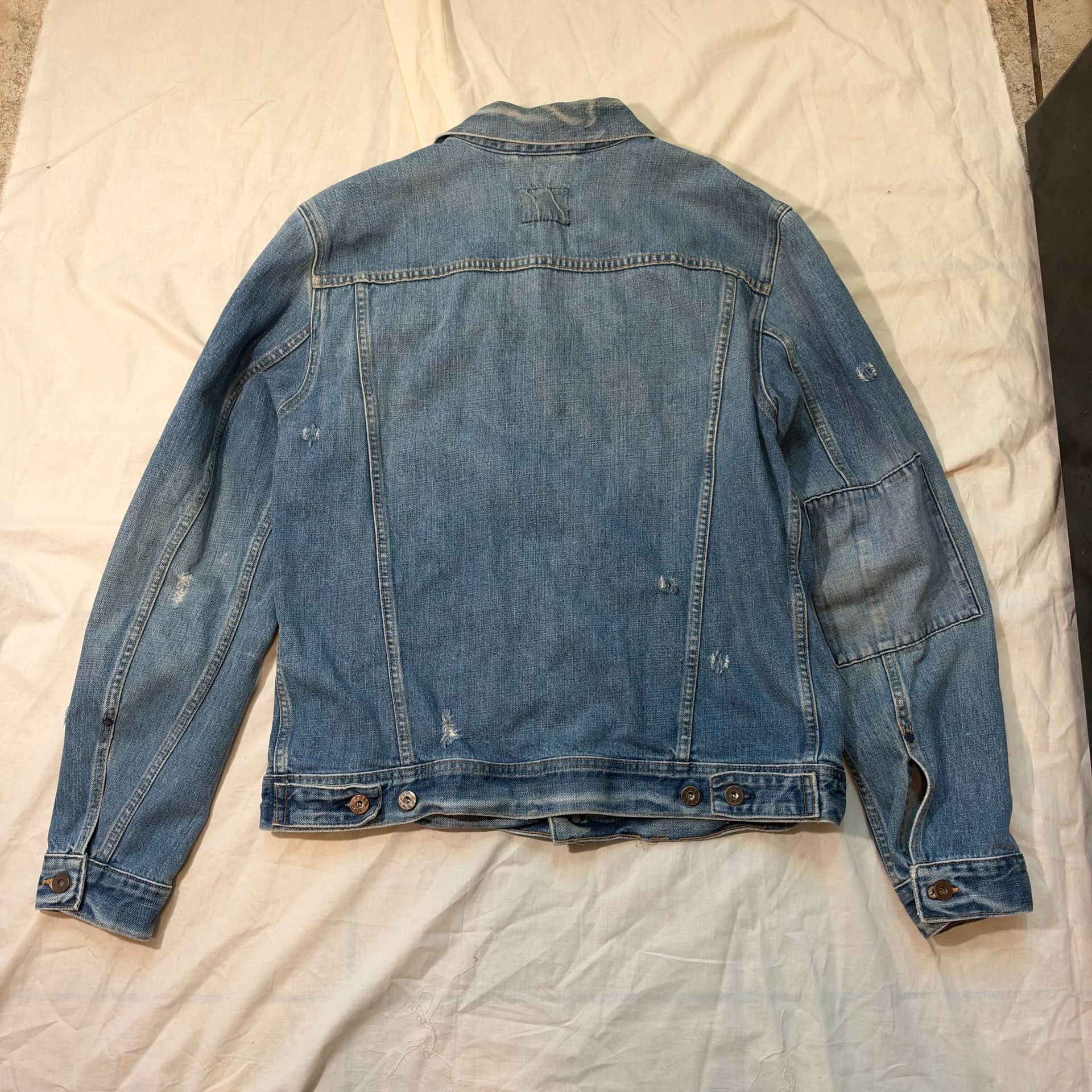 Men’s medium Gap 1969 Denim Jacket Blue Distressed 6