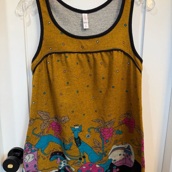Coolest Vinatge Cat and Mushroom Graphic Top Size M