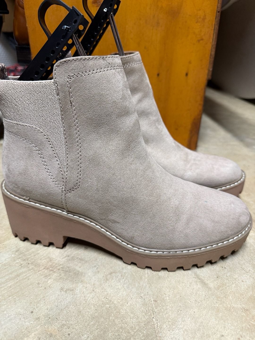 Universal Thread Taci Ankle Boots Size 8 Taupe Suede 2