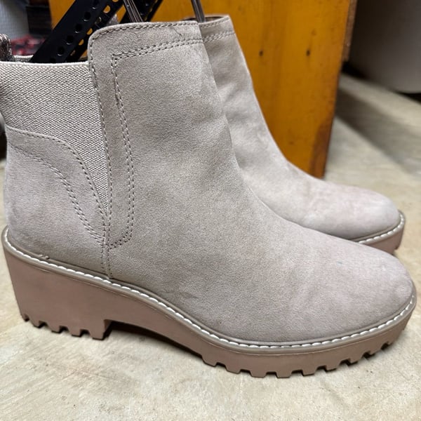 Universal Thread Taci Ankle Boots Size 8 Taupe Suede