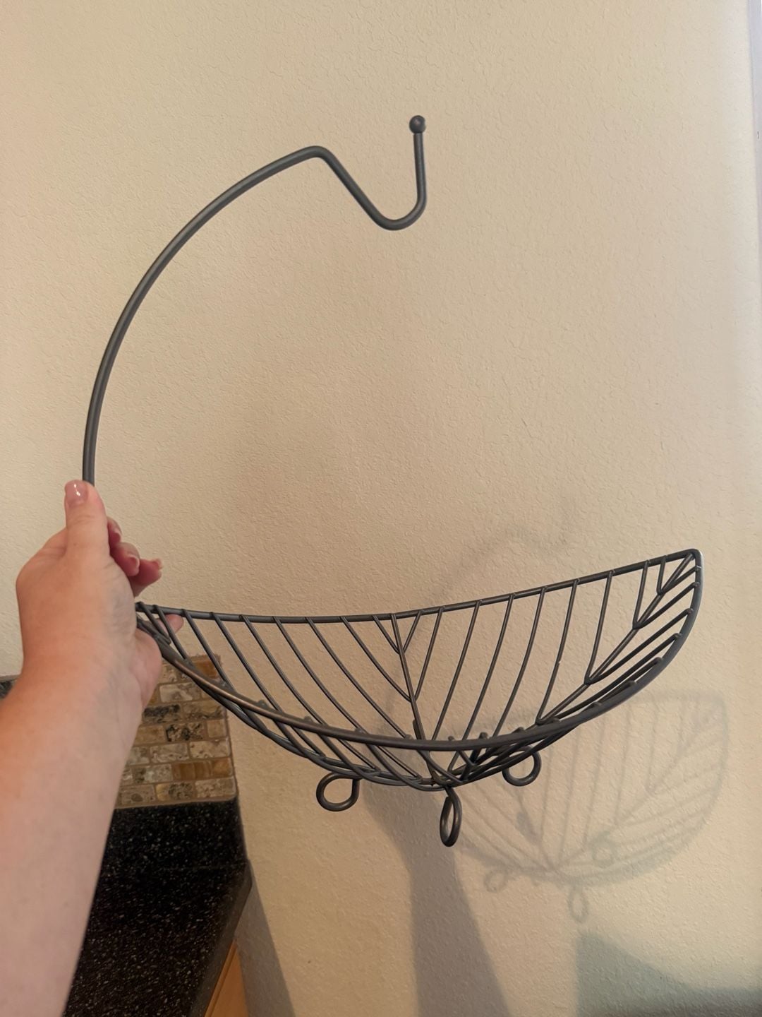 Black Metal Wire Fruit Basket with Banana Hanger 1